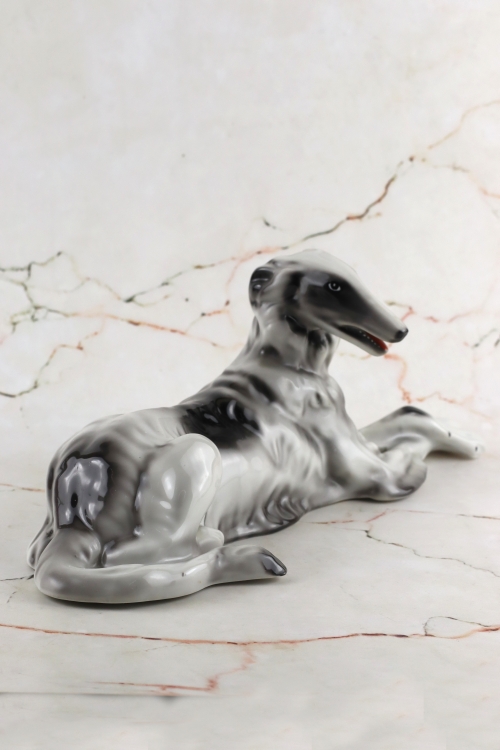 Duża porcelanowa figura charta – Wałbrzych
