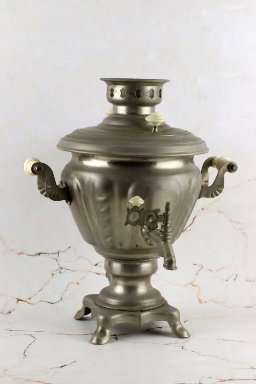 Stary metalowy samowar